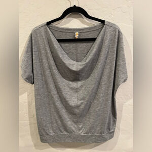 Lucy tee‎